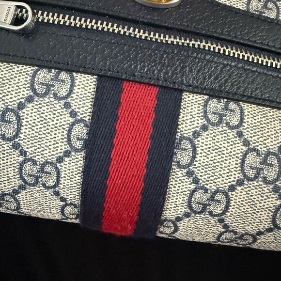 Brand new Gucci navy  and Cream Crossbody Bag with Gg logo crossbody - Picture 5 of 17
